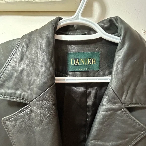 Used Unisex Danier Black leather Jacket - Picture 2 of 5